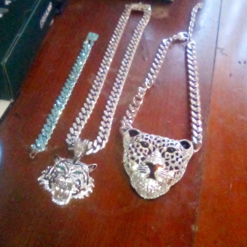 Party jewelry to keep the buggy with out the real